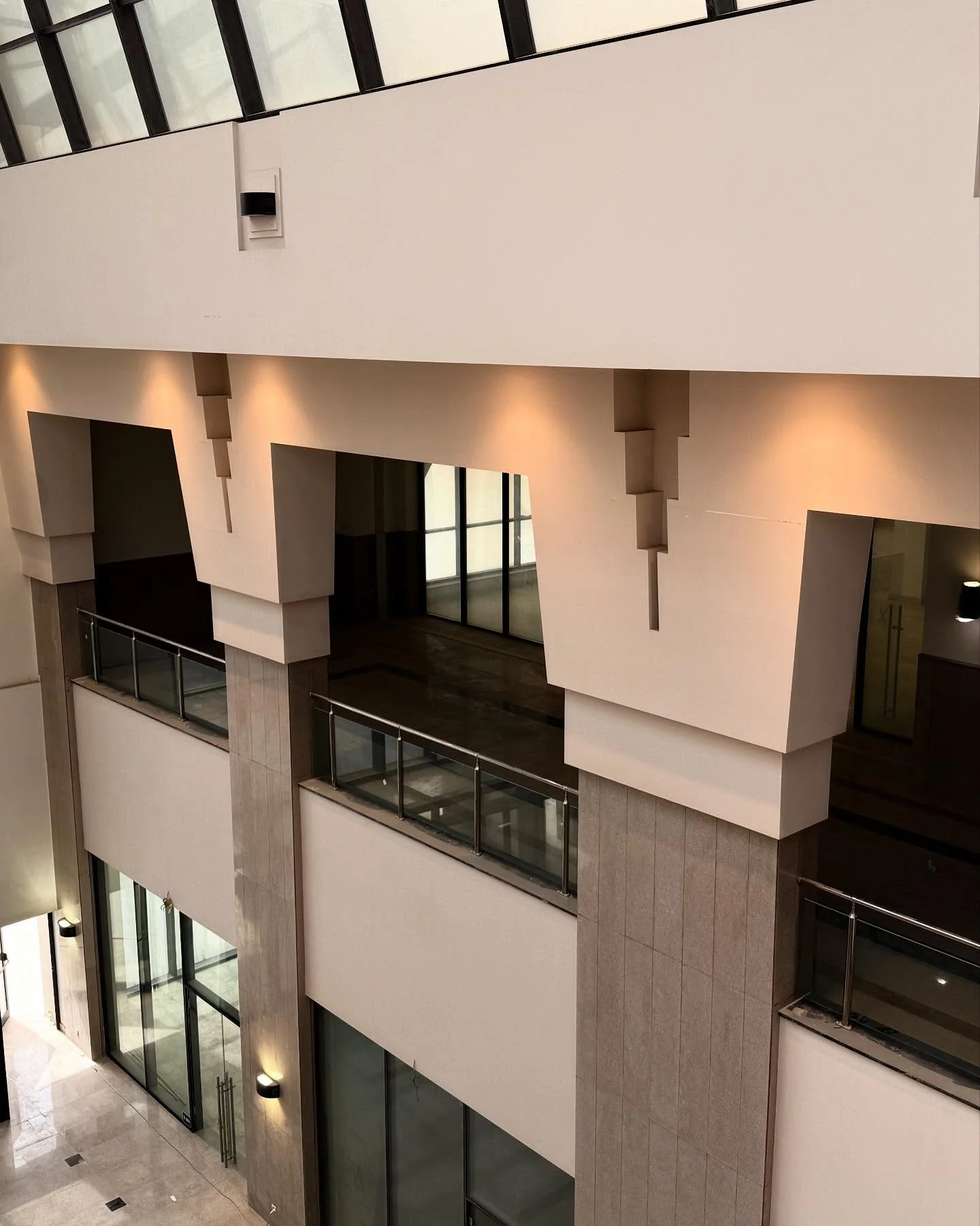 First Mall üst kat iç galeri ve cam korkuluk sistemleri